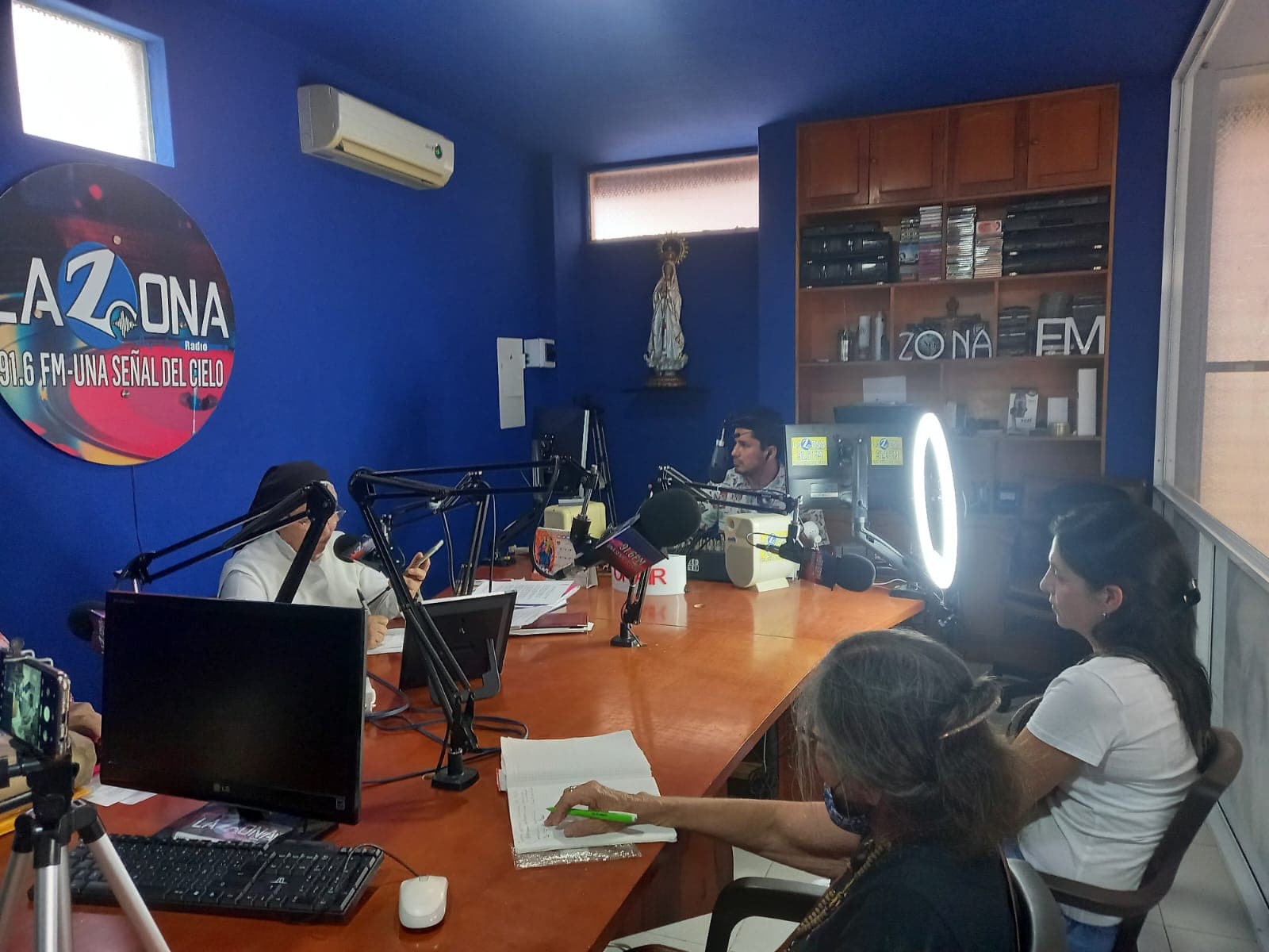 Recolección de aceite de cocina usado del programa Ni Una Gota Más