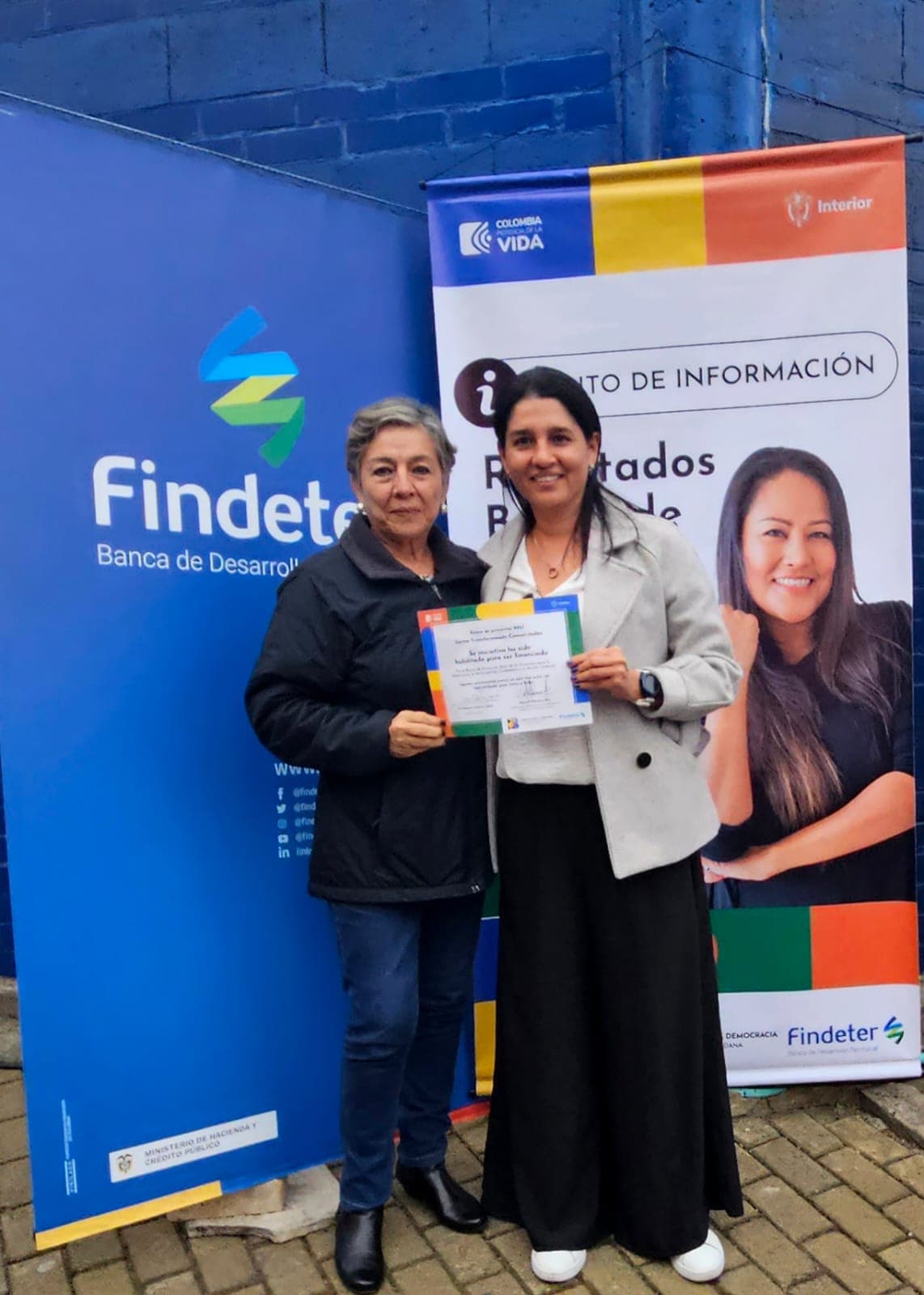 Comunidad reunida en jornada de formación para la paz