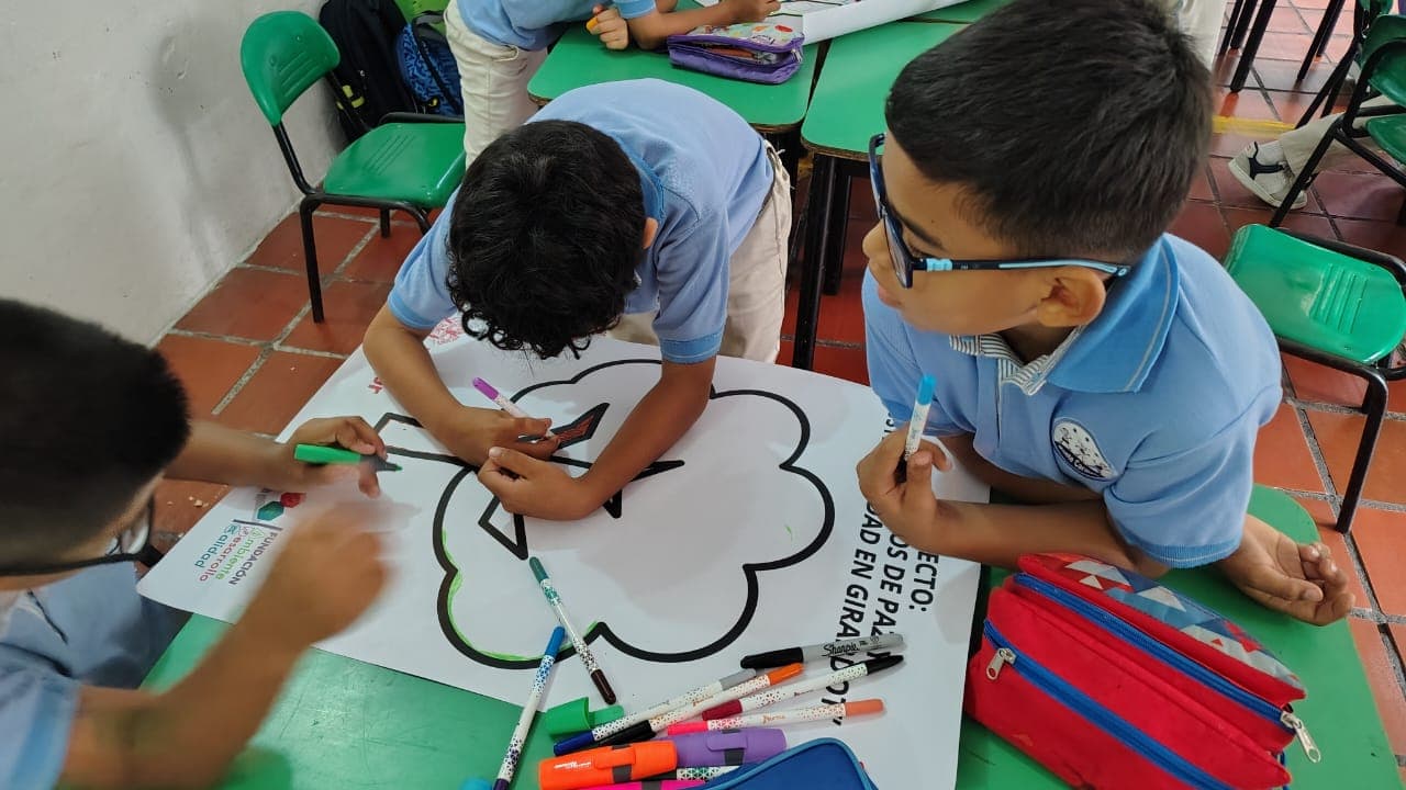 Comunidad participando en taller de cultura ciudadana