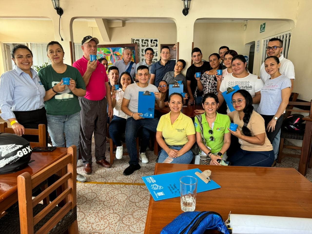 Equipo de Fundación ADC durante jornada de recolección